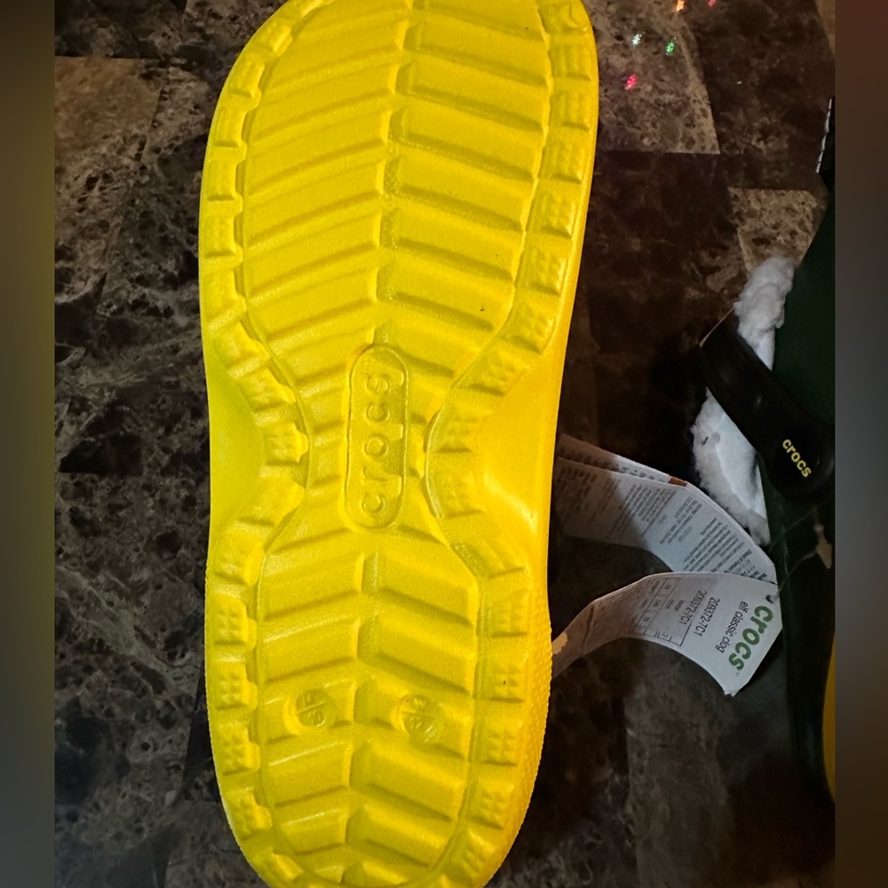 Limited Edition Elf Crocs - Picture 3 of 4